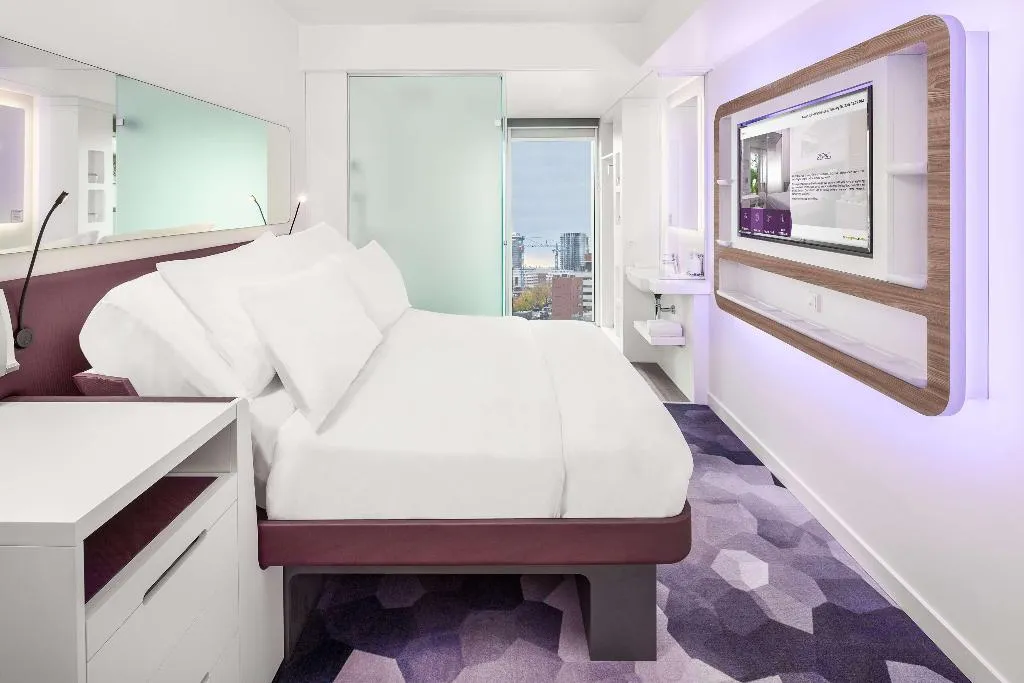 Cabin PREMIUM QUEEN BED Room, Yotel Amsterdam, Amsterdam