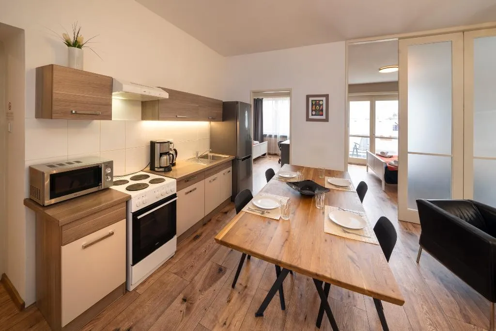 STUDIO WITH BALCONY Room, New Town - Apple Apartments, Prague