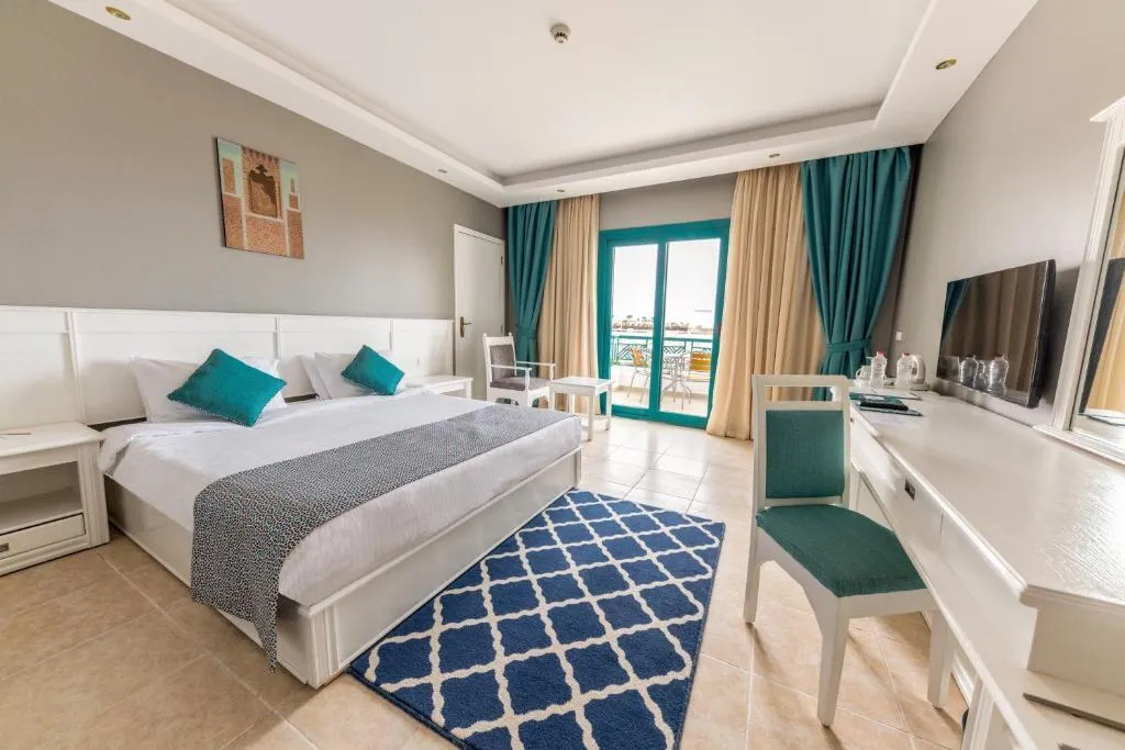 JUNIOR SUITE SEA VIEW Room, Sunrise Garden Beach Resort, Red Sea Riviera