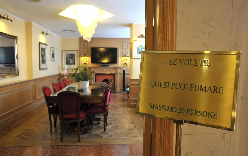 Lobby, Santa Barbara, Milan