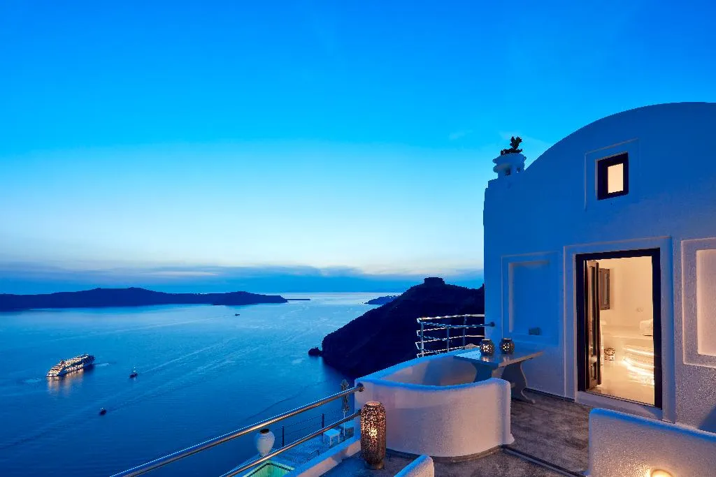 Double or Twin SUPERIOR Room, Homeric Poems, Santorini