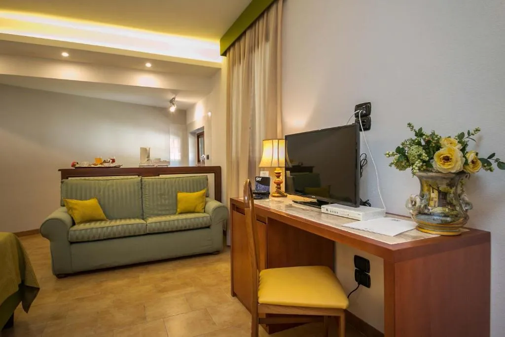 SUITE TWO BEDROOMS ONE BATHROOM Room, Montespina Park Hotel, Naples