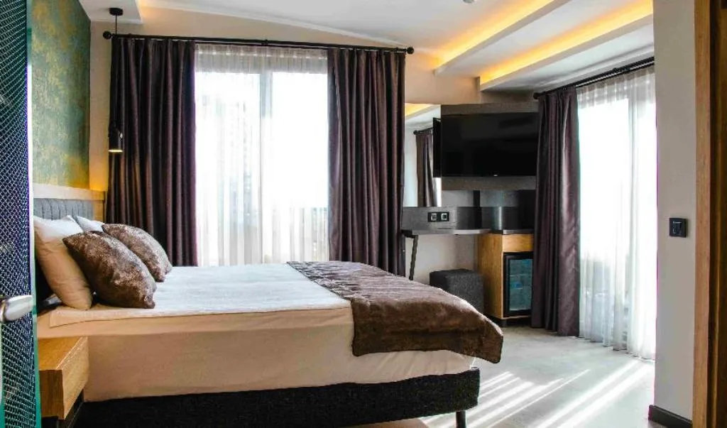 SUITE DELUXE WITH BALCONY Room, Peramis Hotel Spa, Antalya