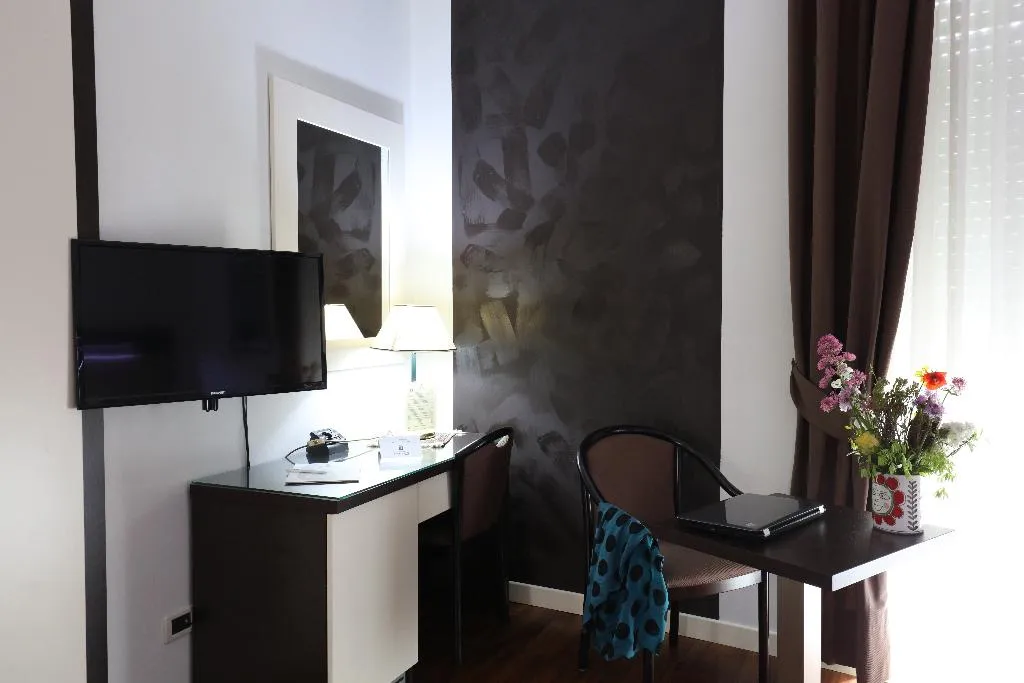 TRIPLE CLASSIC Room, Grande Albergo Maugeri, Catania