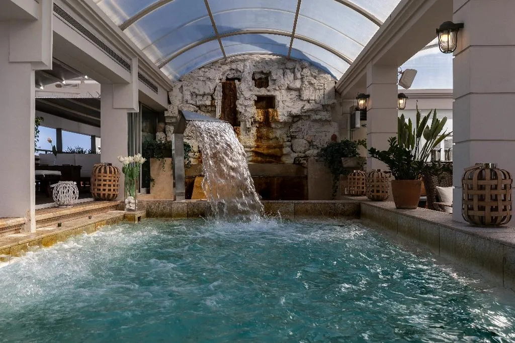 Pool, Coral, Athens