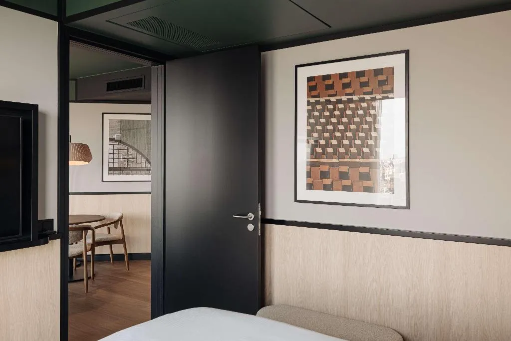 SUITE SUPERIOR CITY VIEW Room, DoubleTree by Hilton Amsterdam Centraal Station, Amsterdam