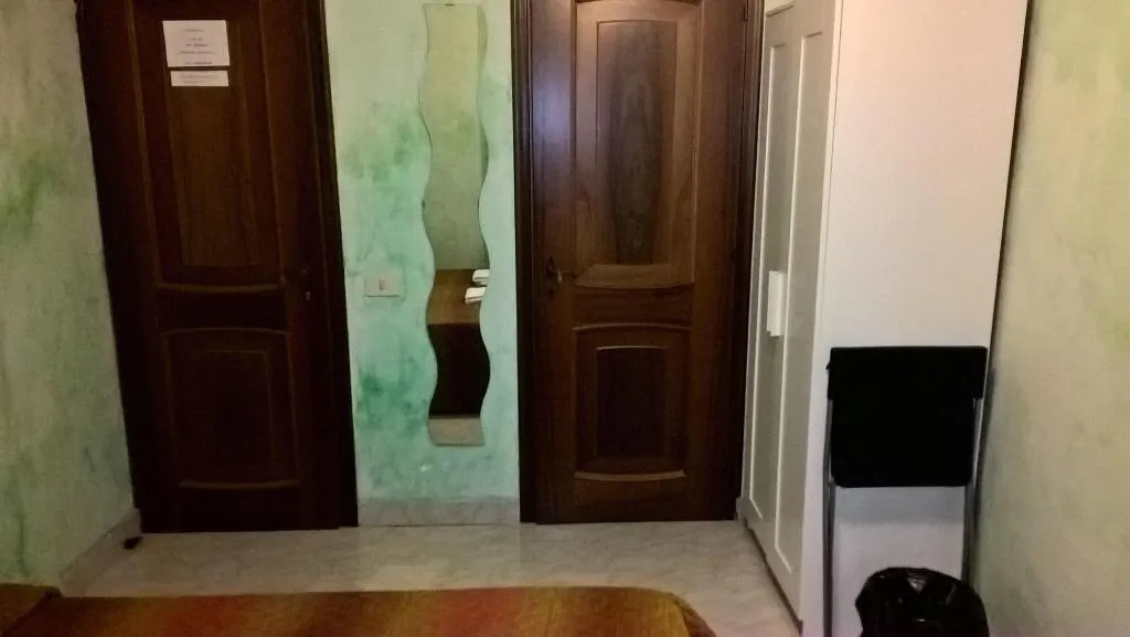 Room, Gigi Holiday Rooms, Naples
