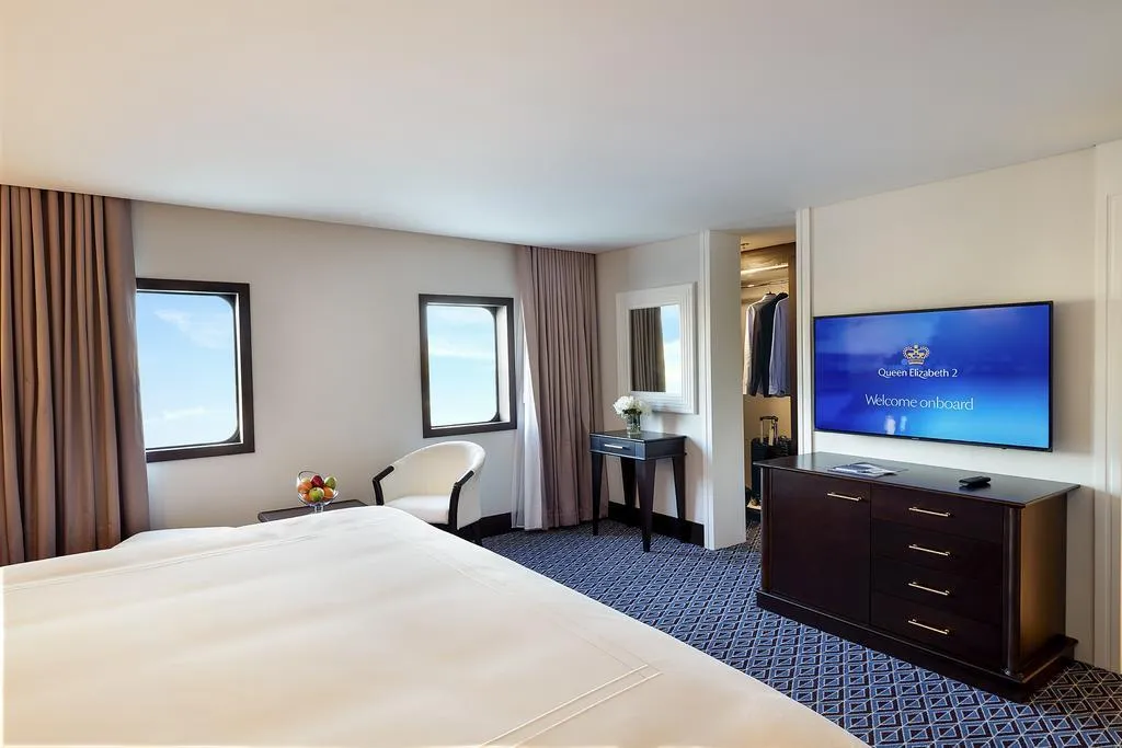 SINGLE DELUXE Room, Queen Elizabeth 2, Dubai