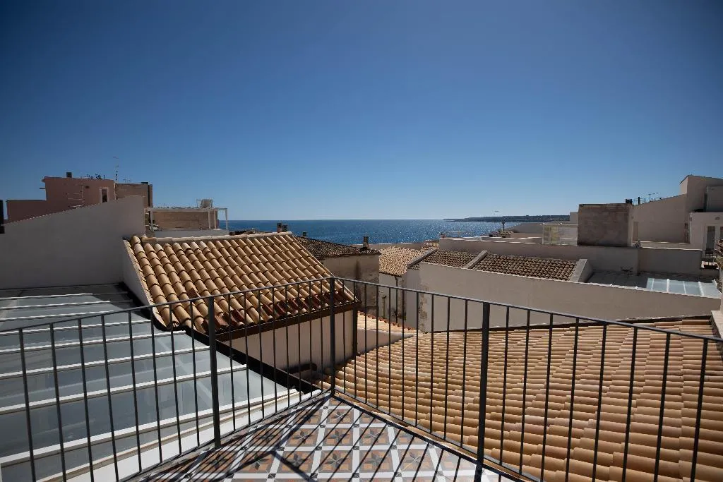 JUNIOR SUITE DELUXE SEA VIEW Room, Lanterne Magiche Ortigia, Catania