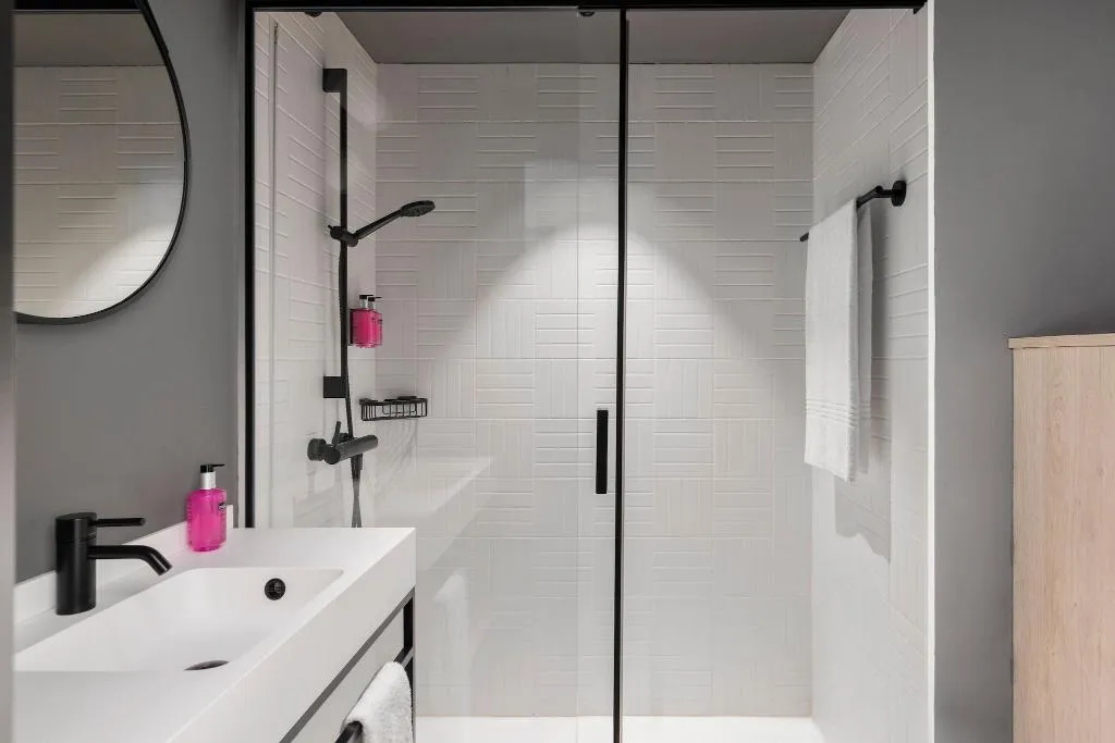SINGLE WITH BALCONY Room, Moxy Barcelona, Barcelona