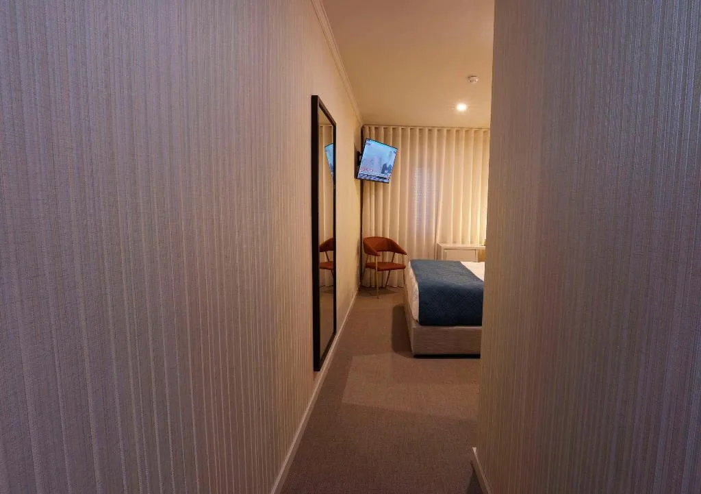 Room, America, Porto
