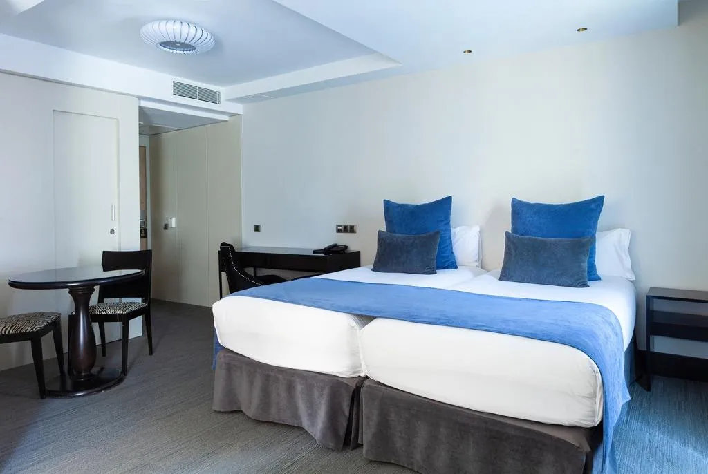 FAMILY ROOM CAPACITY 1 Room, Mirador de Chamartin, Madrid