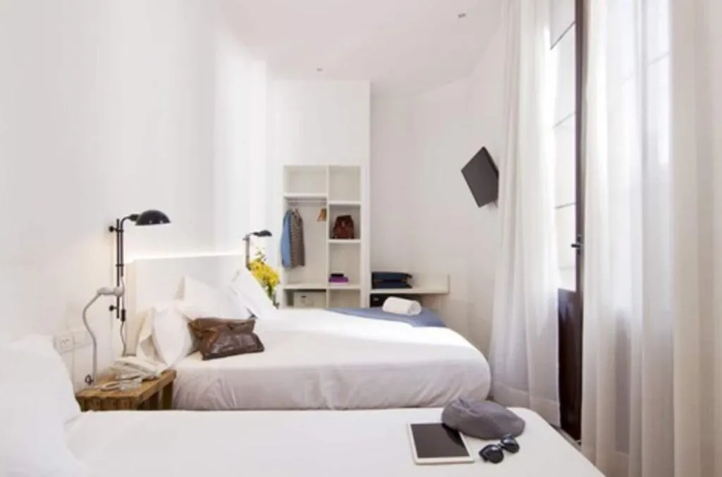 Room, Som Nit Born, Barcelona