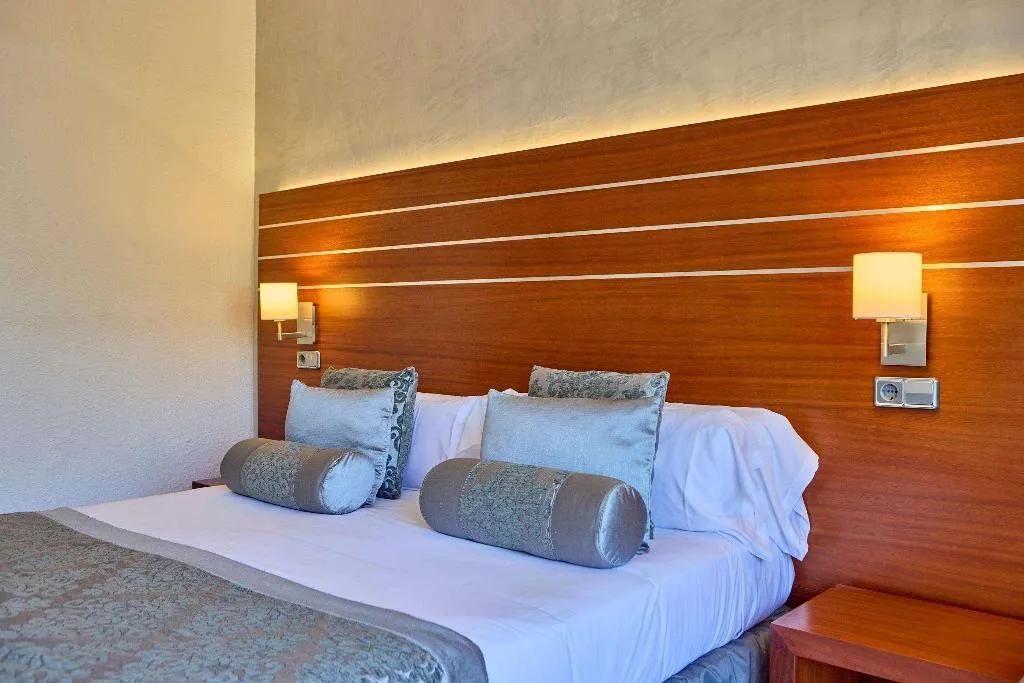 Room, Zafiro Rey Don Jaime, Majorca