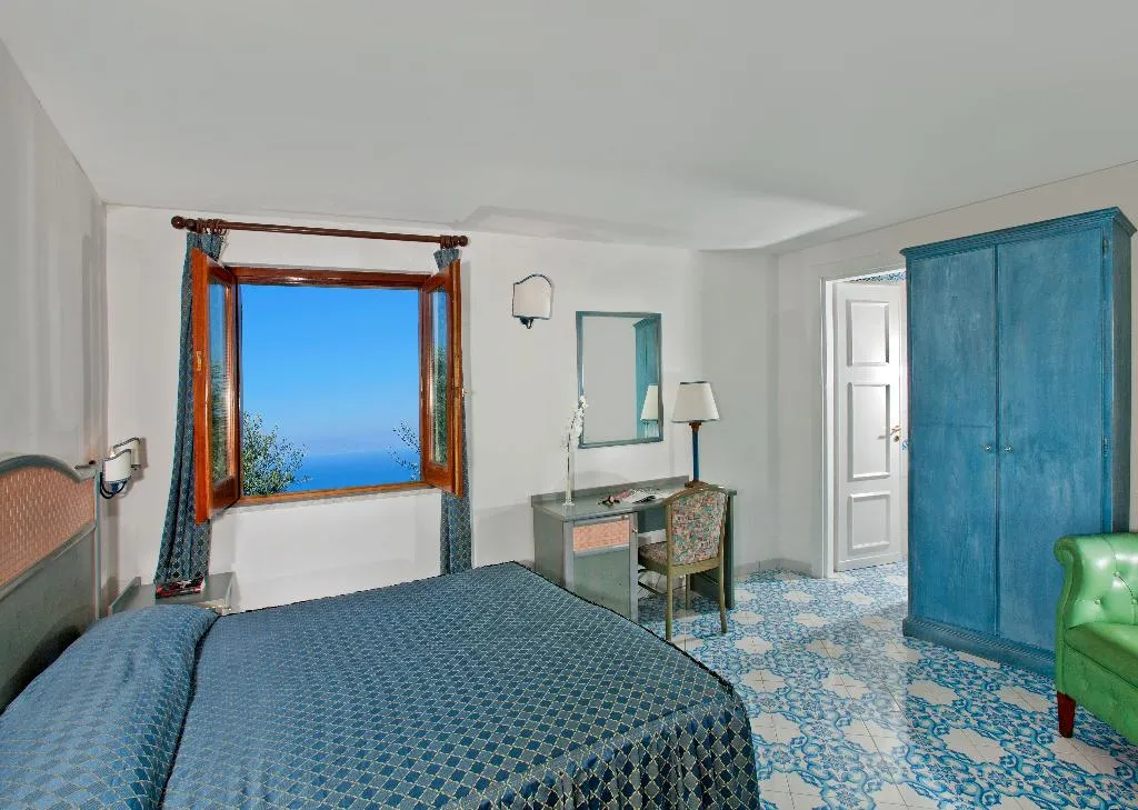TRIPLE SEA VIEW Room, Hotel Il Girasole, Naples