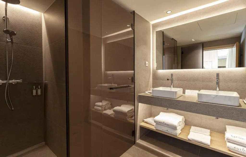 FAMILY ROOM THREE BEDS Room, Astoria, Barcelona