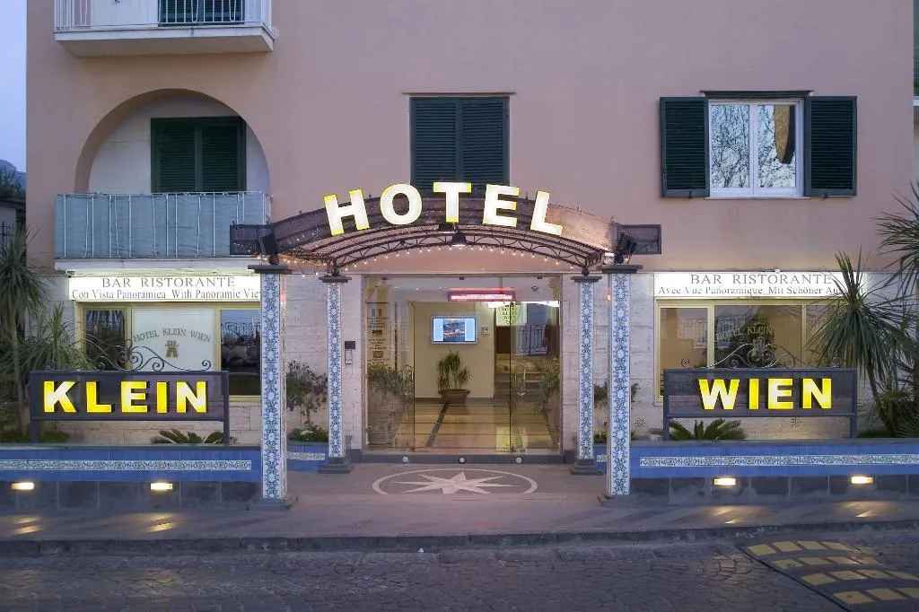 General view, Hotel Klein Wien, Naples