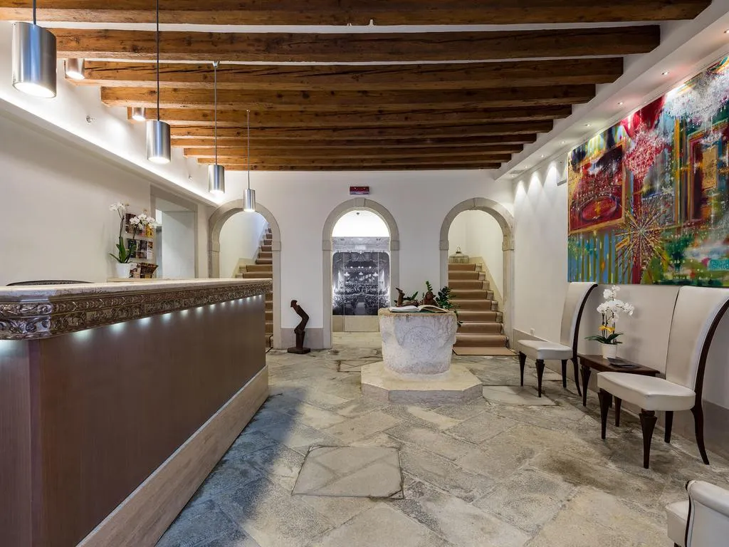 Lobby, dell'Opera, Venice