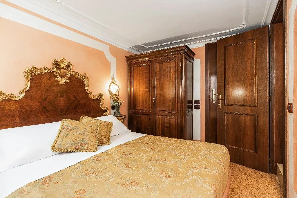 Room, San Moise, Venice