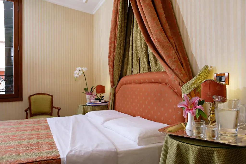 TRIPLE SUPERIOR Room, Kette, Venice
