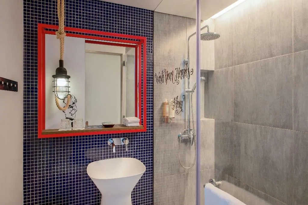 TWIN STANDARD Room, Hampton by Hilton Dubai Al Seef, Dubai