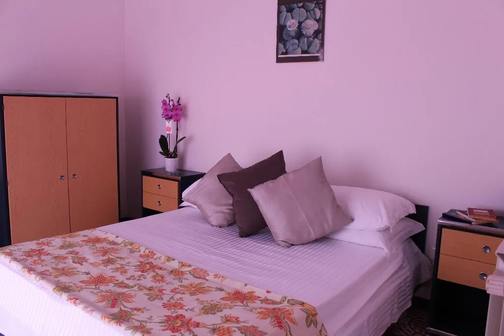 APARTMENT CAPACITY 6 Room, Tramonti Green, Naples