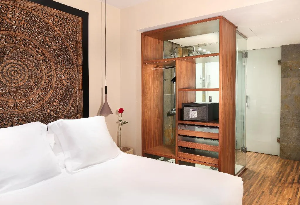 DOUBLE STANDARD Room, Gran Derby Suites, Barcelona