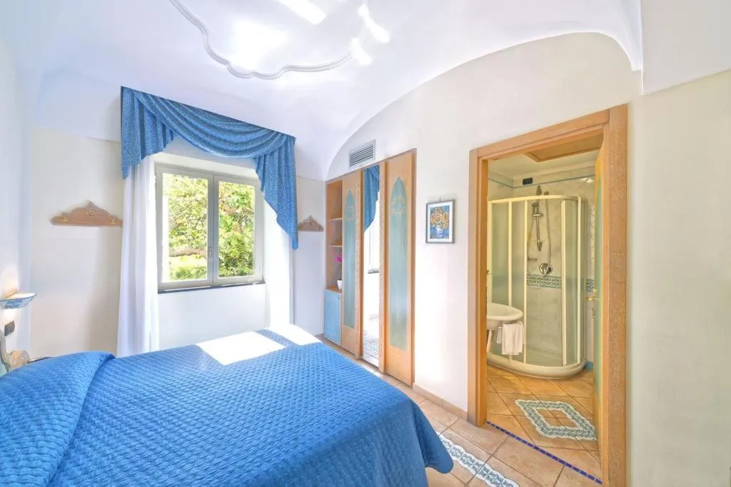 Room, Punta Imperatore, Naples