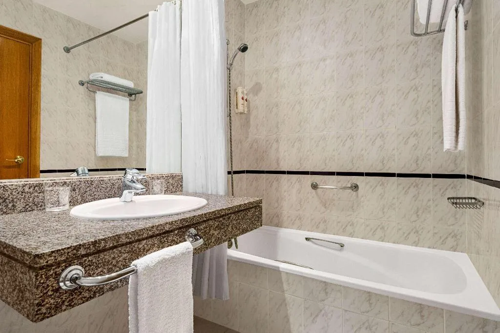 Room, Ramada by Wyndham Madrid Tres Cantos, Madrid