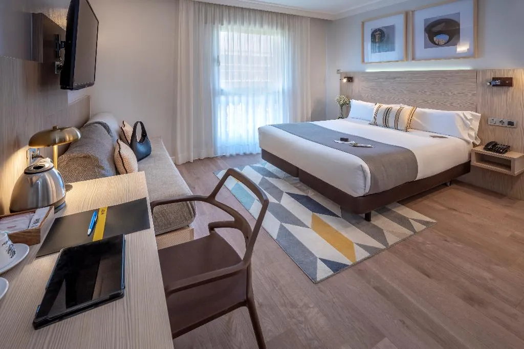Double or Twin DELUXE WITH VIEWS Room, Serhs Rivoli Rambla, Barcelona