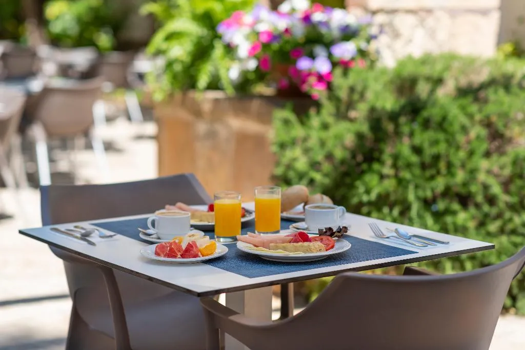 Restaurant, Hotel  Castell dels Hams by Palia, Majorca