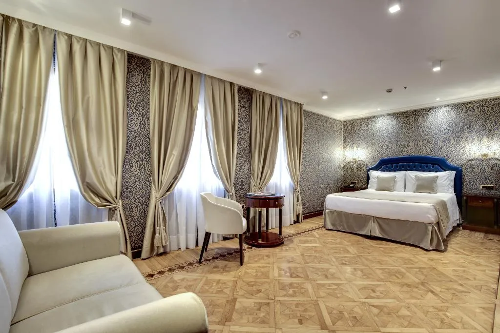 JUNIOR SUITE STANDARD Room, Dona Palace, Venice