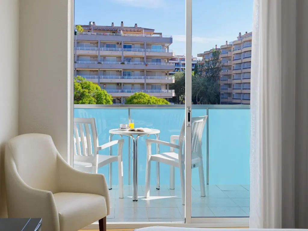 DOUBLE CAPACITY 3 Room, H10 Delfin Only adults, Costa Dorada