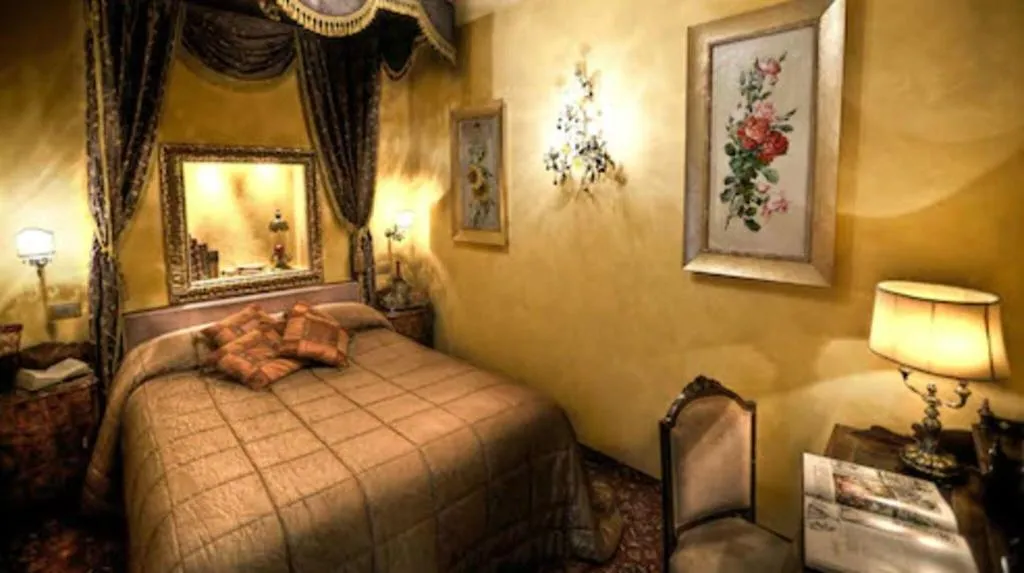 DOUBLE CLASSIC QUEEN BED Room, Boutique Hotel Campo de Fiori, Rome