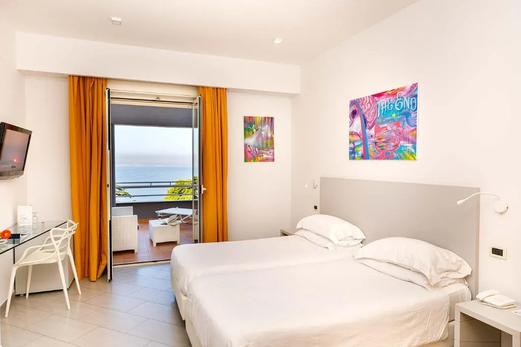 TRIPLE SEA VIEW Room, Art Hotel Gran Paradiso, Naples