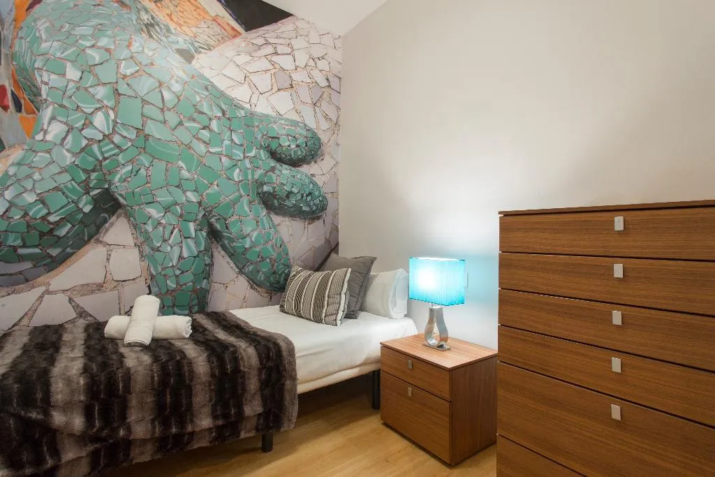 APARTMENT THREE BEDROOMS Room, Dailyflats Barcelona Center, Barcelona