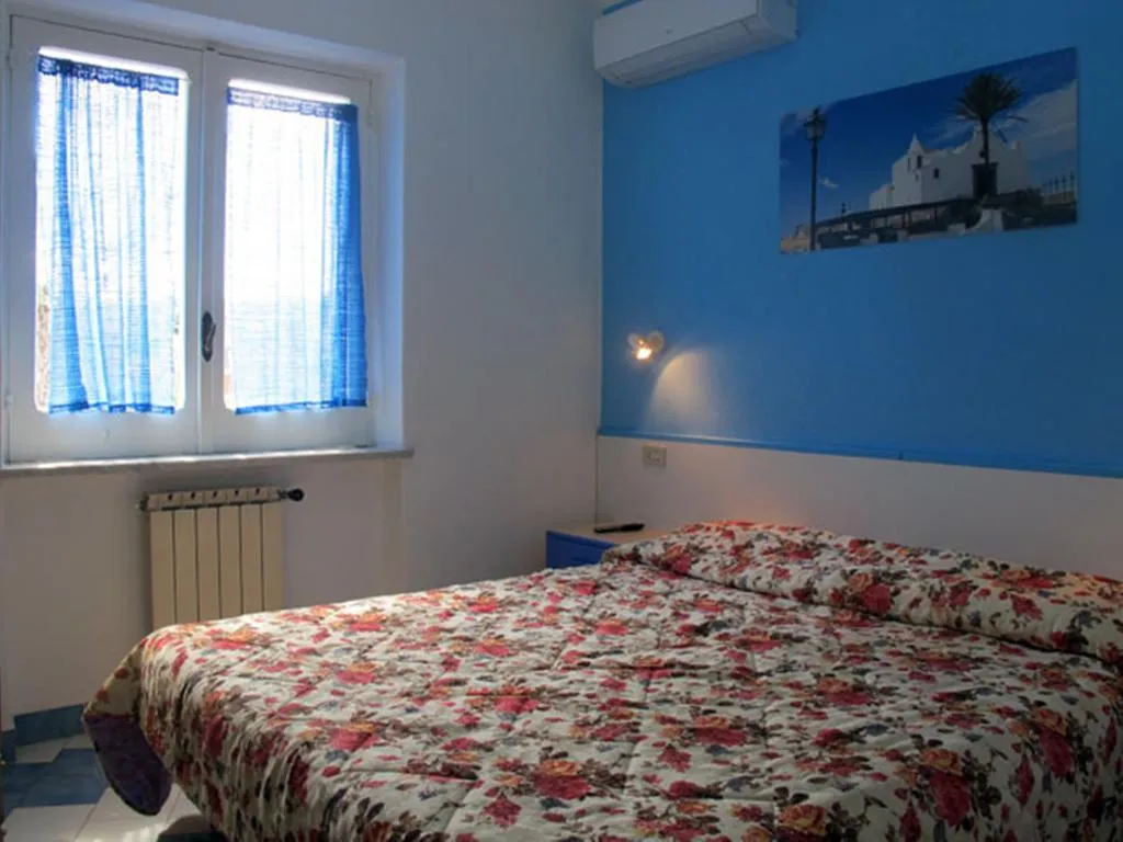 APARTMENT STANDARD Room, Residence Villa Marinù, Naples