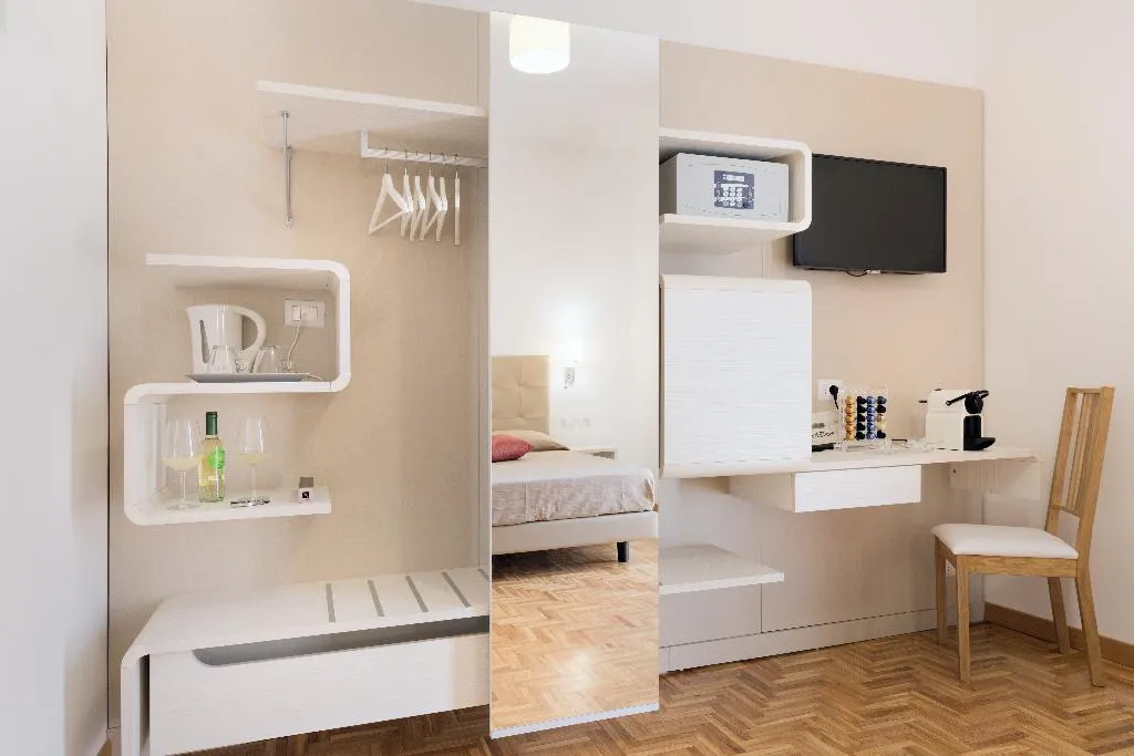 JUNIOR SUITE CAPACITY 4 Room, Dolce Luxury Rooms, Rome
