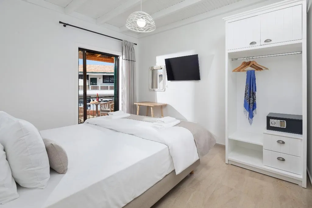 STUDIO WITH BALCONY Room, Bella Vista Beach Hotel & Studios, Corfu