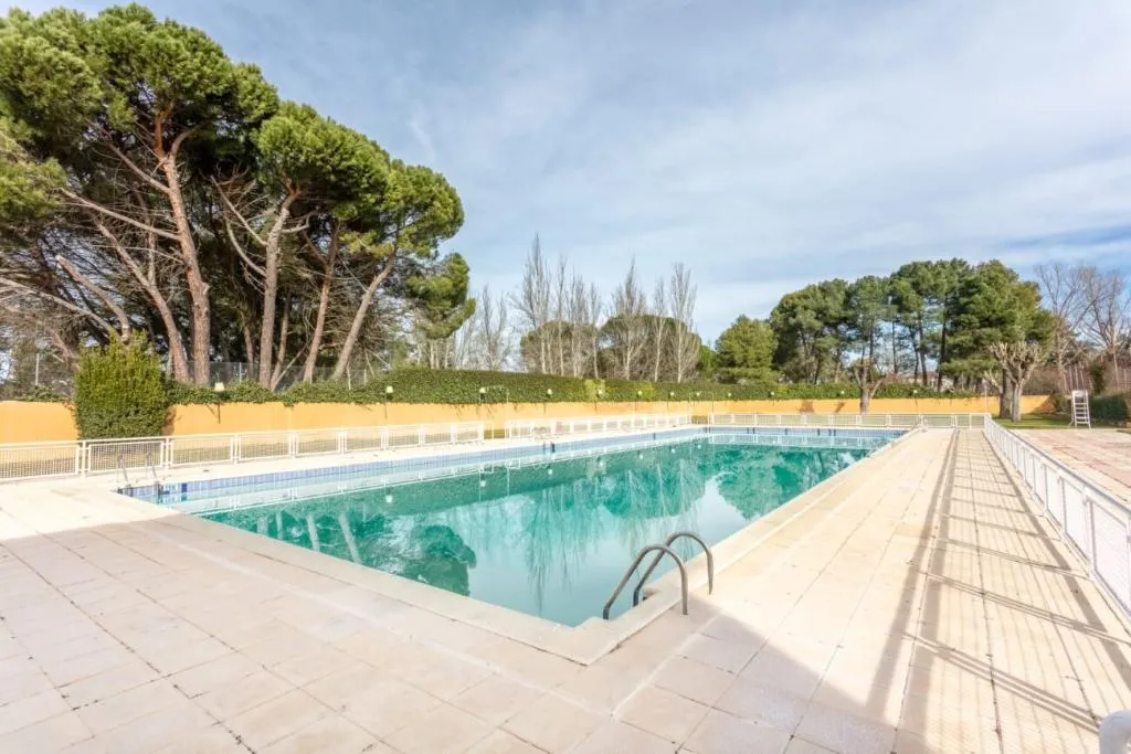 Pool, Crisol Regio, Madrid