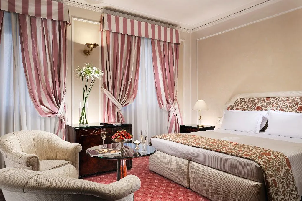 TRIPLE SUPERIOR Room, De la Ville, Florence