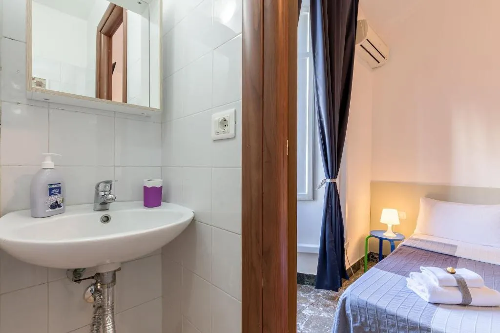 Room, Do Domus, Naples