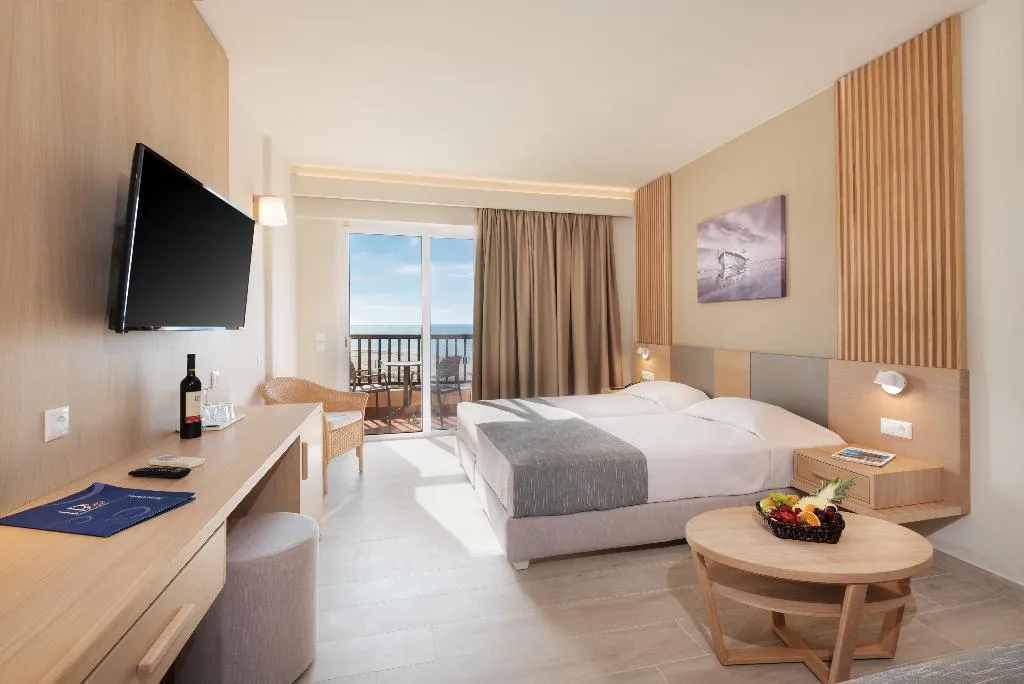 Double or Twin SEA FRONT Room, Horizon Beach Resort, Kos