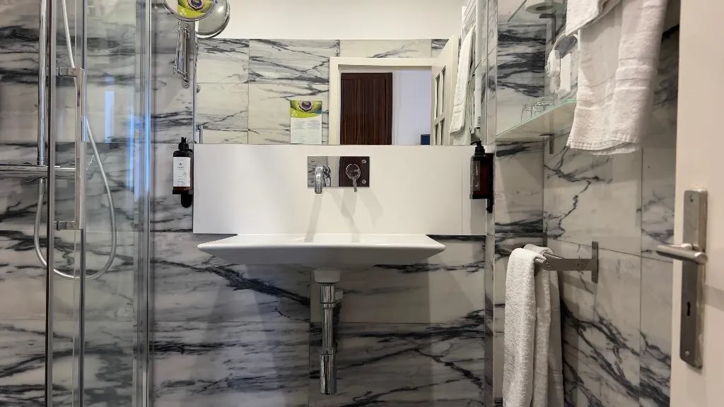 Double or Twin ONE BEDROOM ONE BATHROOM Room, Quinta Colina By Shiadu, Lisbon