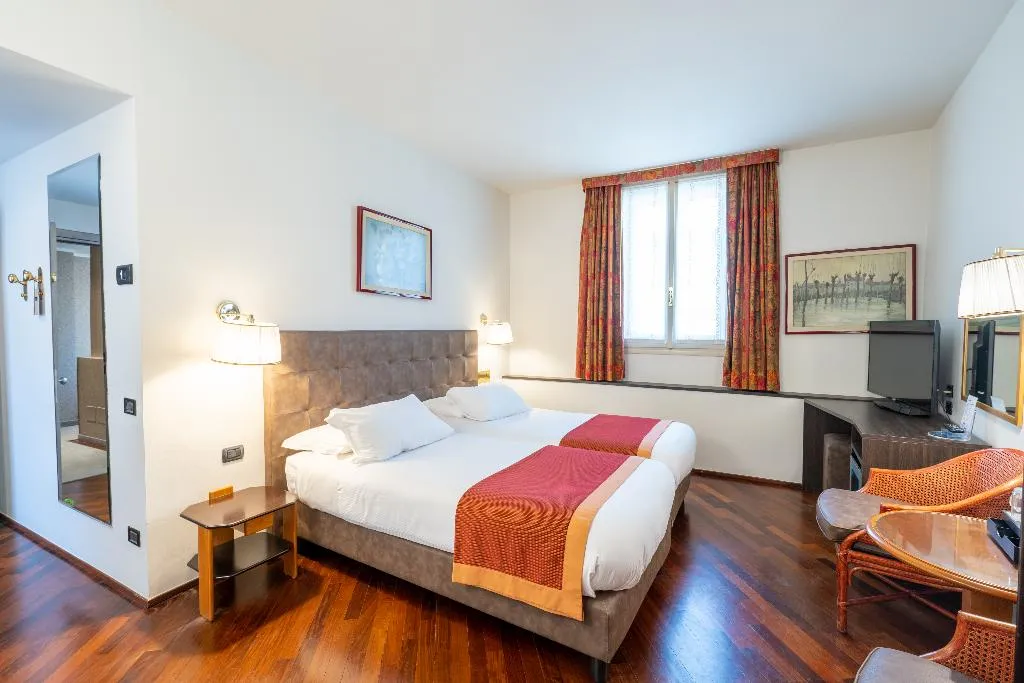 TWIN STANDARD Room, Regina, Milan