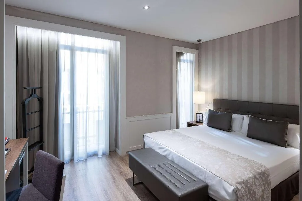 Room, Catalonia Puerta del Sol, Madrid