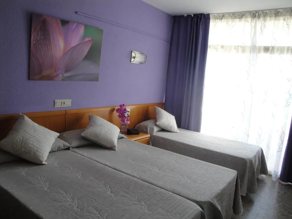 Double or Twin CAPACITY 4 Room, Esplendid, Costa Brava