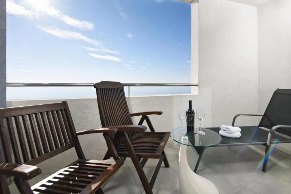 TRIPLE DELUXE SEA VIEW Room, San Antonio, Split