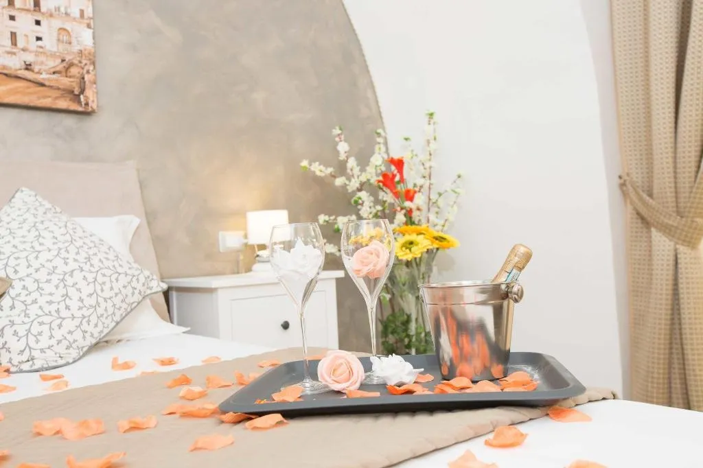 Room, Chiaia Suites, Naples