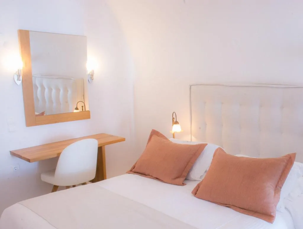 SUITE QUEEN SIZE BED Room, Anteliz Hotel And Suites, Santorini